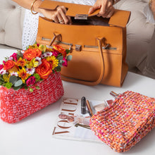 Cargar imagen en el visor de la galería, Cartuchera con arreglo floral - Villandry x Puku
