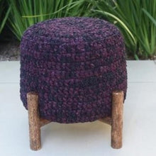 Cargar imagen en el visor de la galería, Puff con Base de Madera - Bordó con Negro
